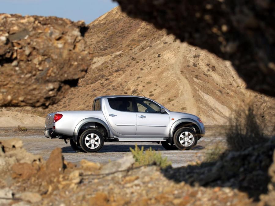  Mitsubishi L200 Double Cab 2006 года  (фото 8 из 10)